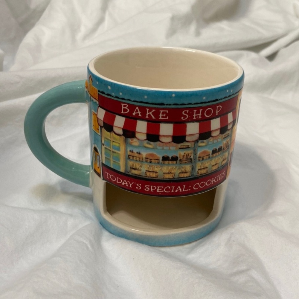 NWOT Barnes & Noble "bake shop" and "book store"
slotted cookie mug. One size